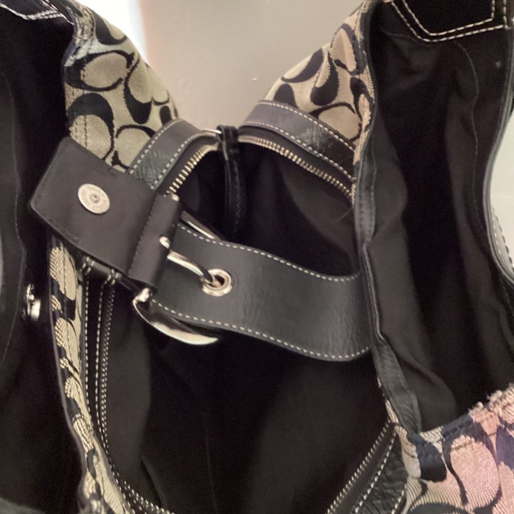 Coach Lynn Hobo Shoulder Signature Purse Bag - Picture 15 of 17